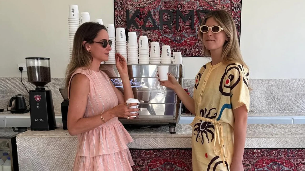 Ni rosa ni chocolate: las uñas se llevan en amarillo pastel este verano