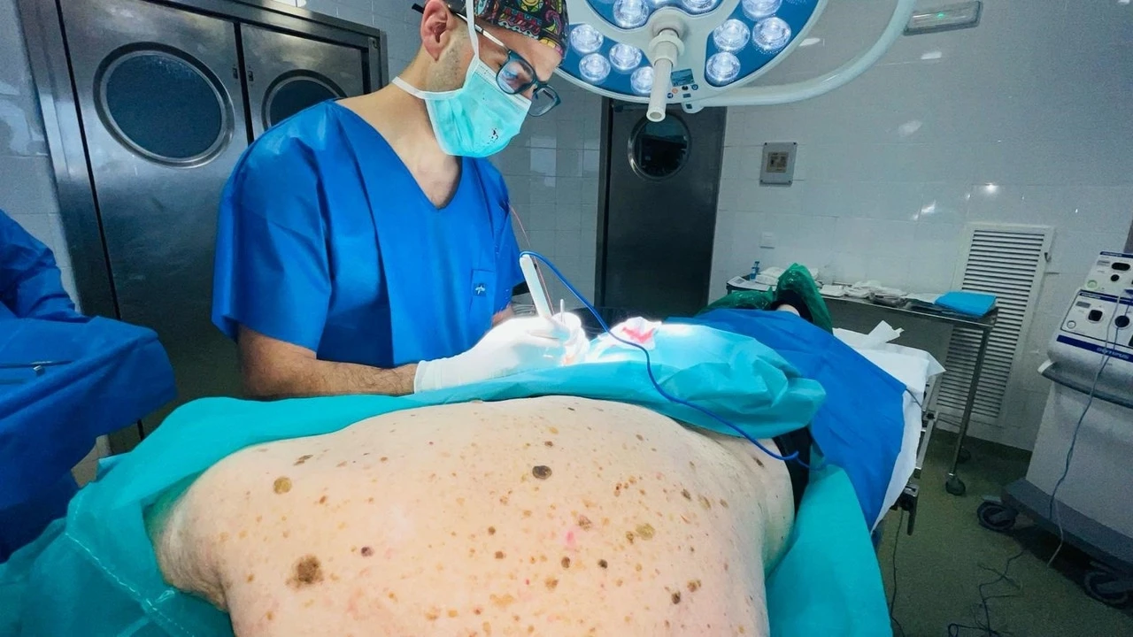 Sanidad alerta del riesgo de usar cabinas de bronceado: esta práctica podría provocar cáncer de piel