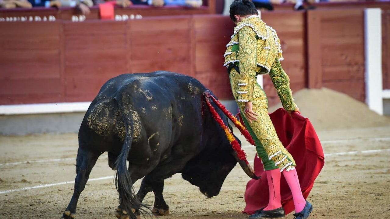 Villita escuchó la única ovación en una tarde de tedio