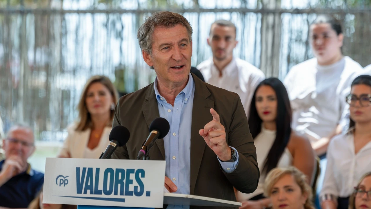 Feijóo cree que lo sucedido con Leire Díez es una muestra más de que el PSOE está 