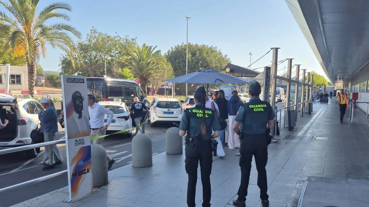 Ibiza intenta aliviar la saturación turística limitando la entrada de coches