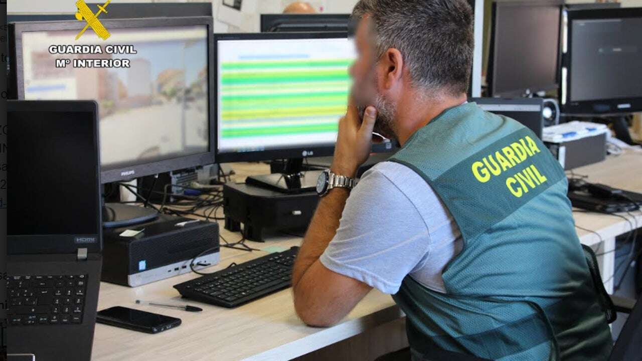 La Guardia Civil de Fuerteventura detiene a dos personas por el uso en hoteles de identidades y tarjetas falsas