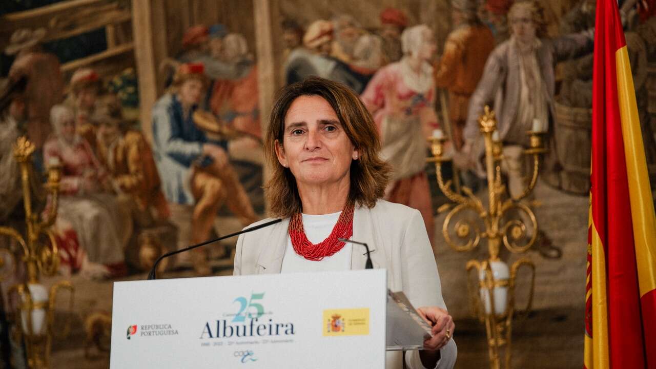 El PP consigue que el Partido Popular Europeo bloquee a Teresa Ribera como comisaria hasta que dé explicaciones por la DANA