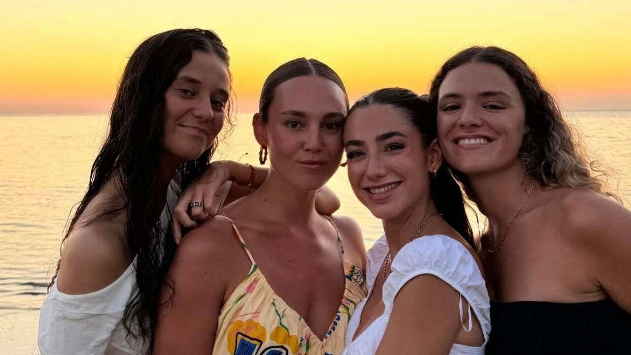 Victoria Federica se ha escapado a Sanlúcar de Barrameda junto a Lola Lolita y el pantalón de lino que no falta en la maleta de las chicas más pijas