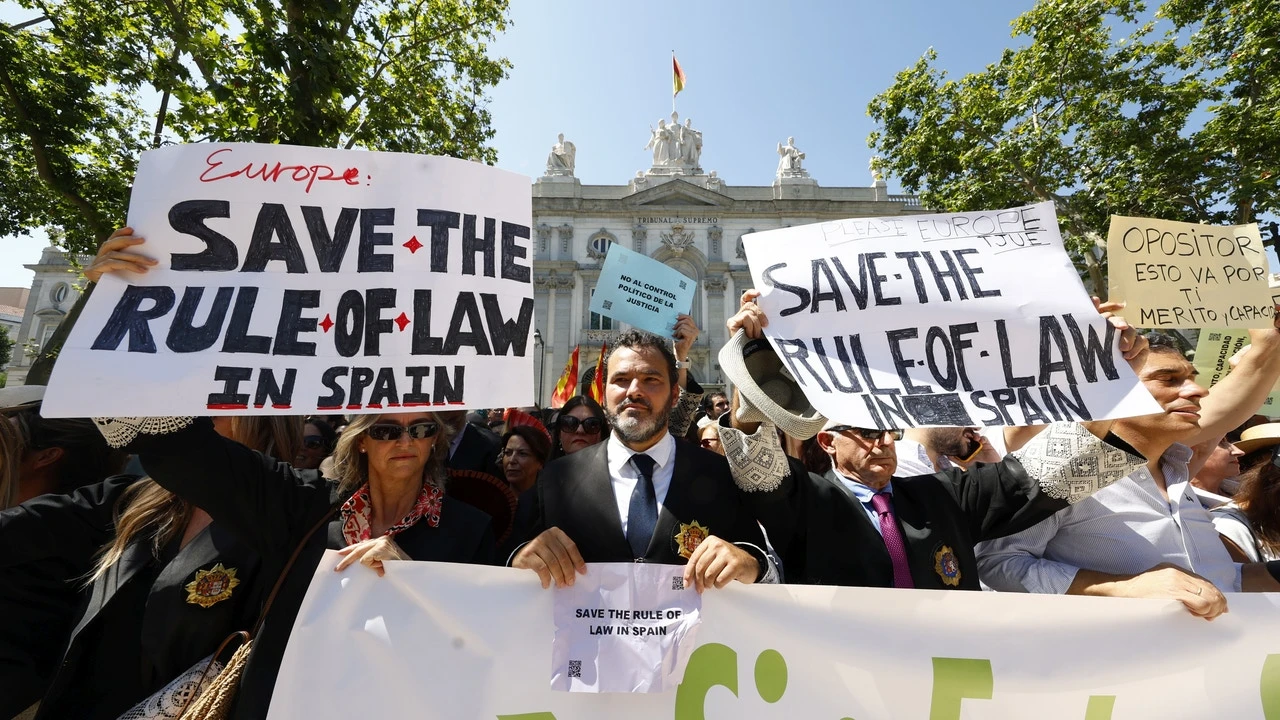 Jueces y fiscales buscan que Europa dé un toque a Bolaños y frene sus leyes