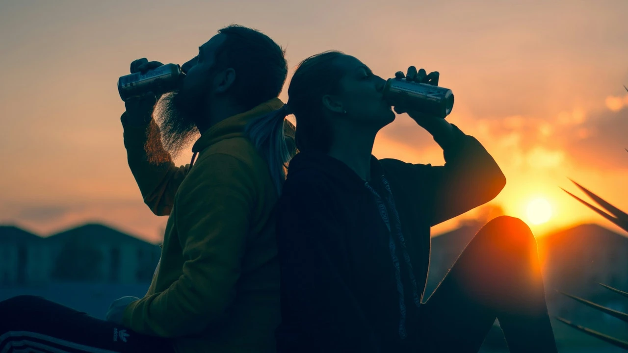 Las bebidas que pueden dañar tu salud mental, según un psiquiatra: 