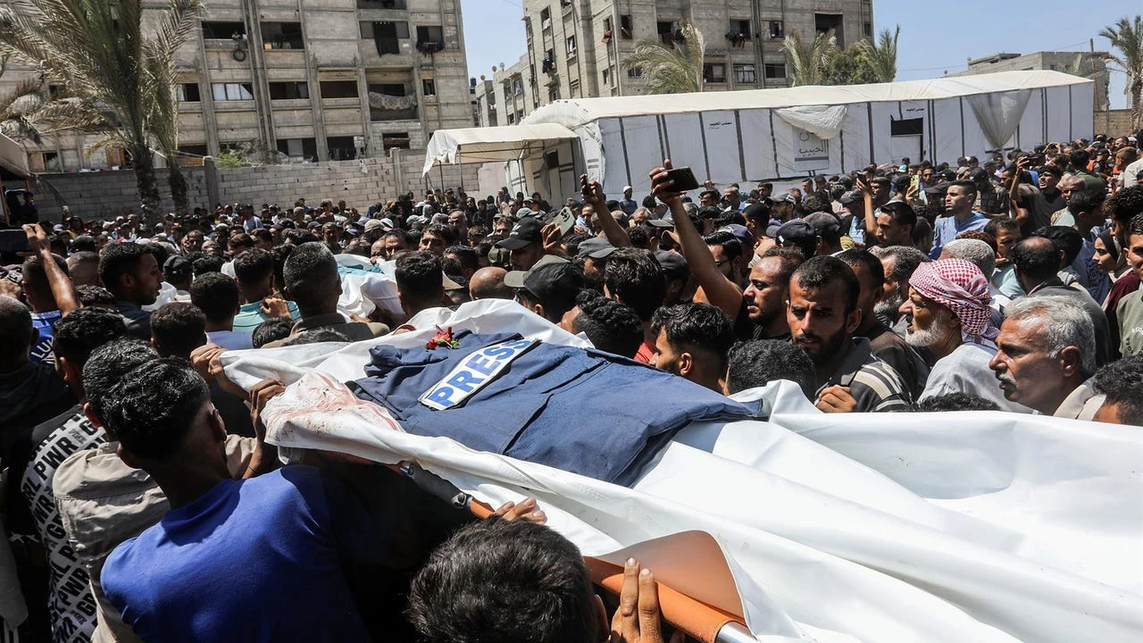 El director de enfermería del Hospital Naser, bombardeado en Gaza, niega la versión israelí de la 