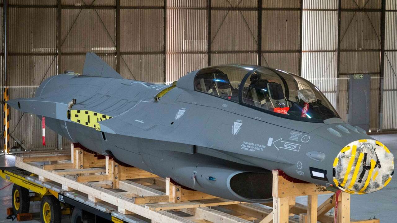 Milei ya tiene su primer F-16: es de segunda mano y viene desmontado, pero marcará un antes y un después