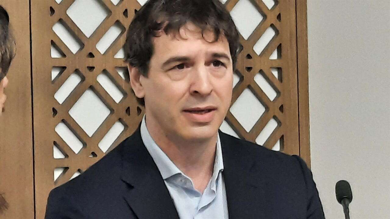 Manos Limpias insta a la juez a llamar como testigos a los otros diez aspirantes al puesto adjudicado a David Sánchez