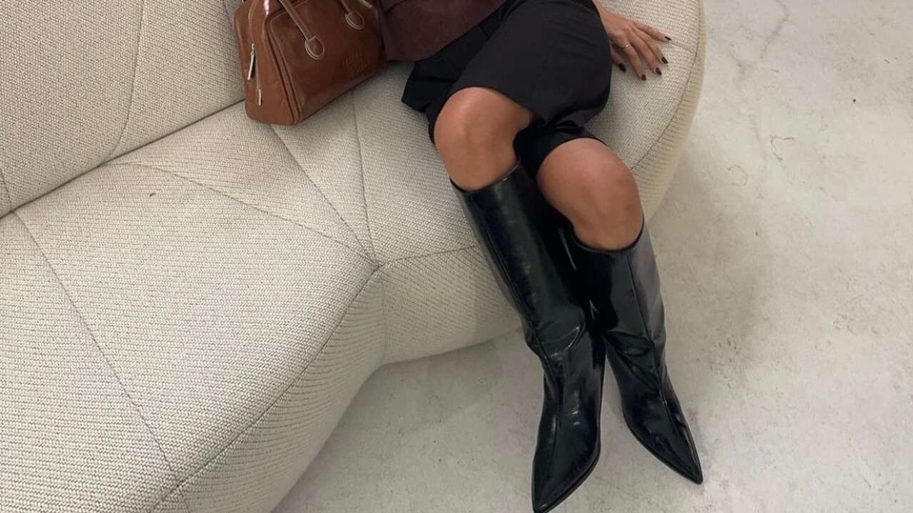 Estas botas negras clásicas serán tu mejor inversión para elevar cualquier look este otoño