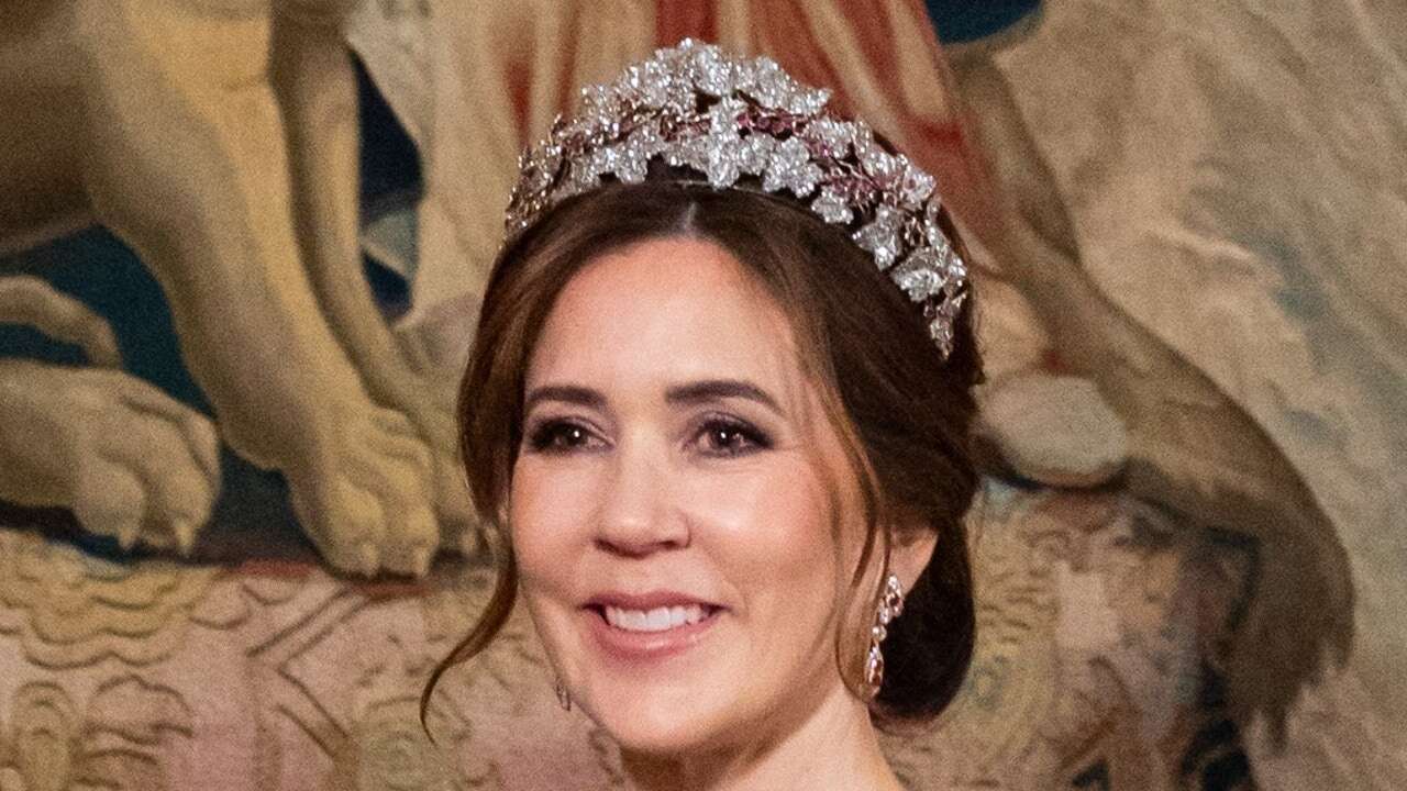 Mary de Dinamarca reconvierte un collar de diamantes en una tiara: así es Rosestone, la nueva joya favorita de la reina