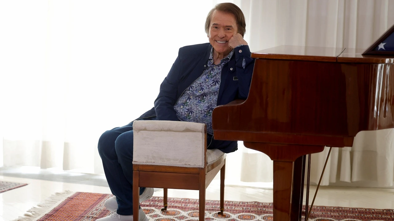 Raphael cumple 82 años en pleno tratamiento contra el tumor: 