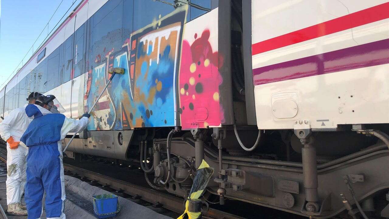 Los grafitis le cuestan a Renfe 25 millones de euros, el equivalente al presupuesto para construir tres centros de salud