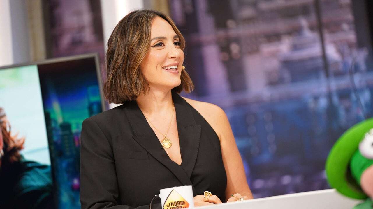 Tamara Falcó saca su lado más moderno (y arriesgado) en 'El Hormiguero' con esta blazer vestido con una sola manga de Zara