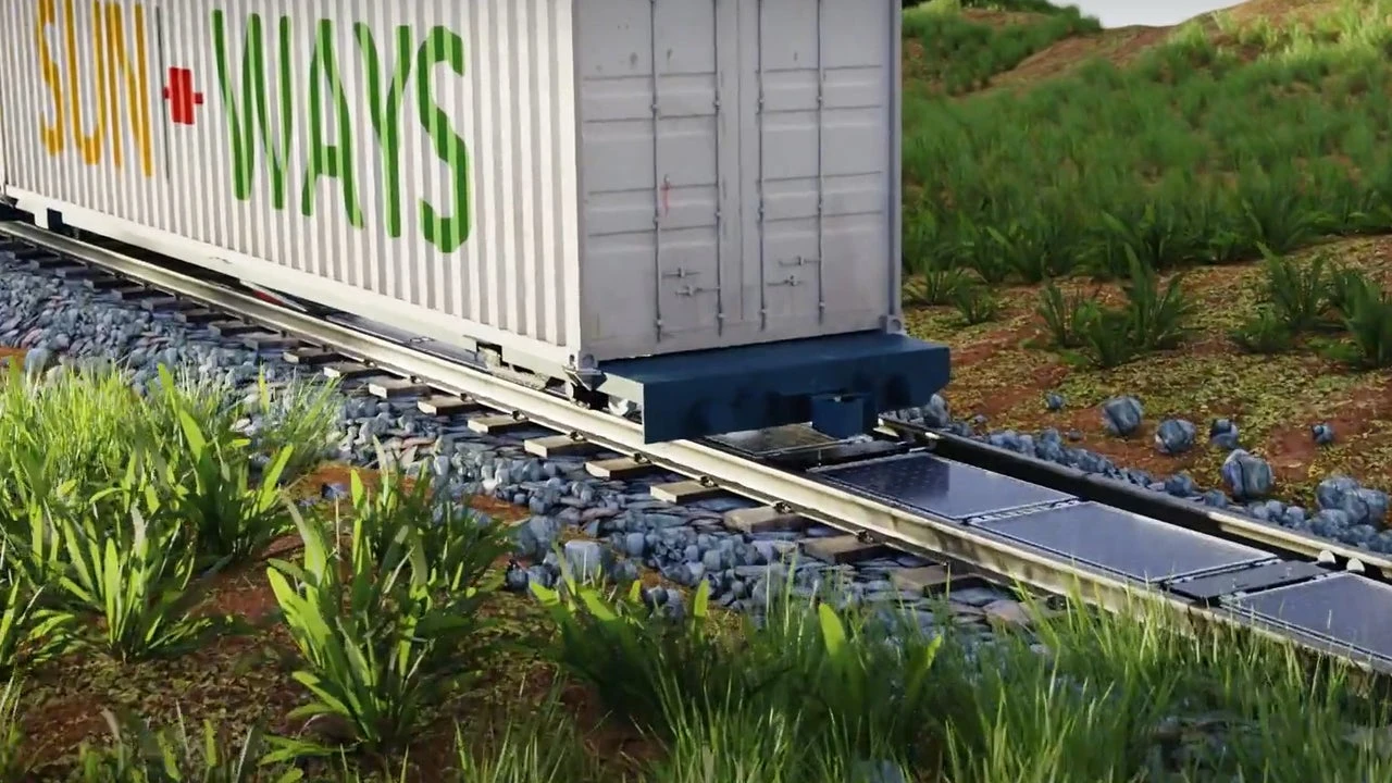 Este es el primer panel solar móvil: va sobre las vías del tren