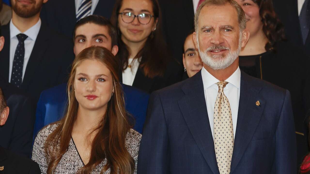 La Princesa Leonor derrocha estilo con un mini vestido de tweed parisino muy royal antes de su tarde más importante