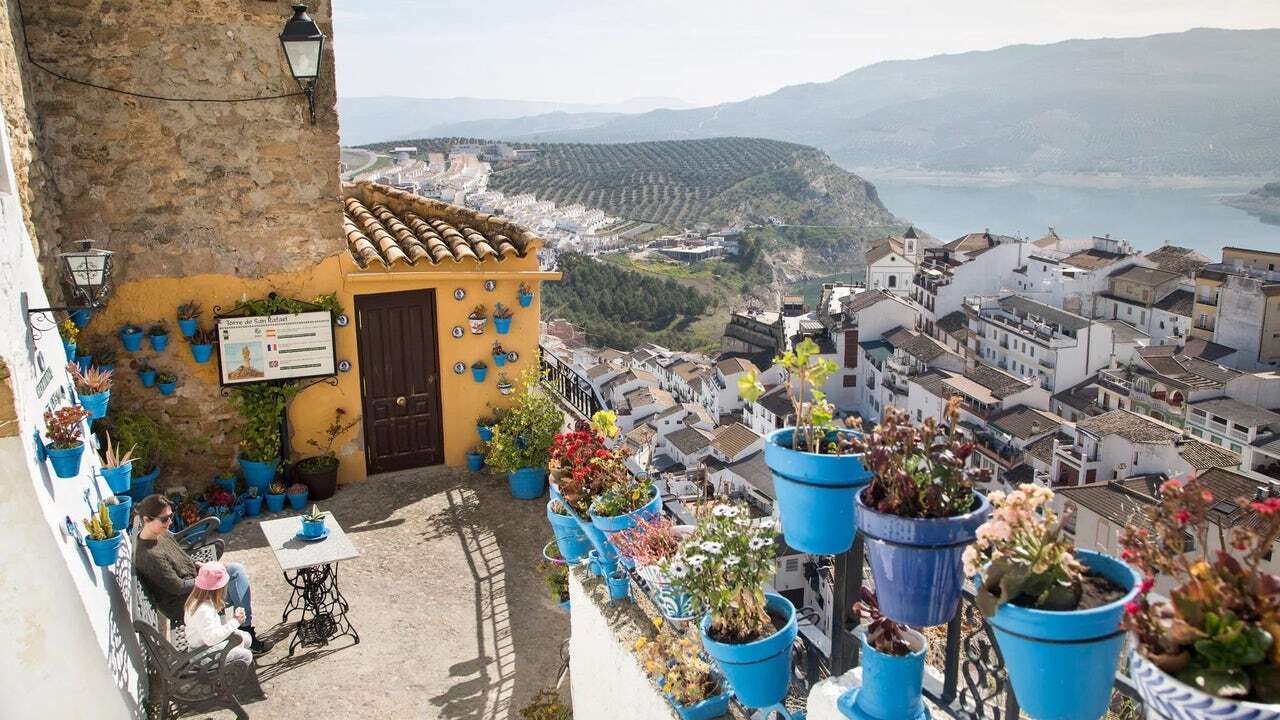 Ni Marbella ni Mojacar, el pueblo rodeado de agua que es uno de los más bonitos de España según National Geographic