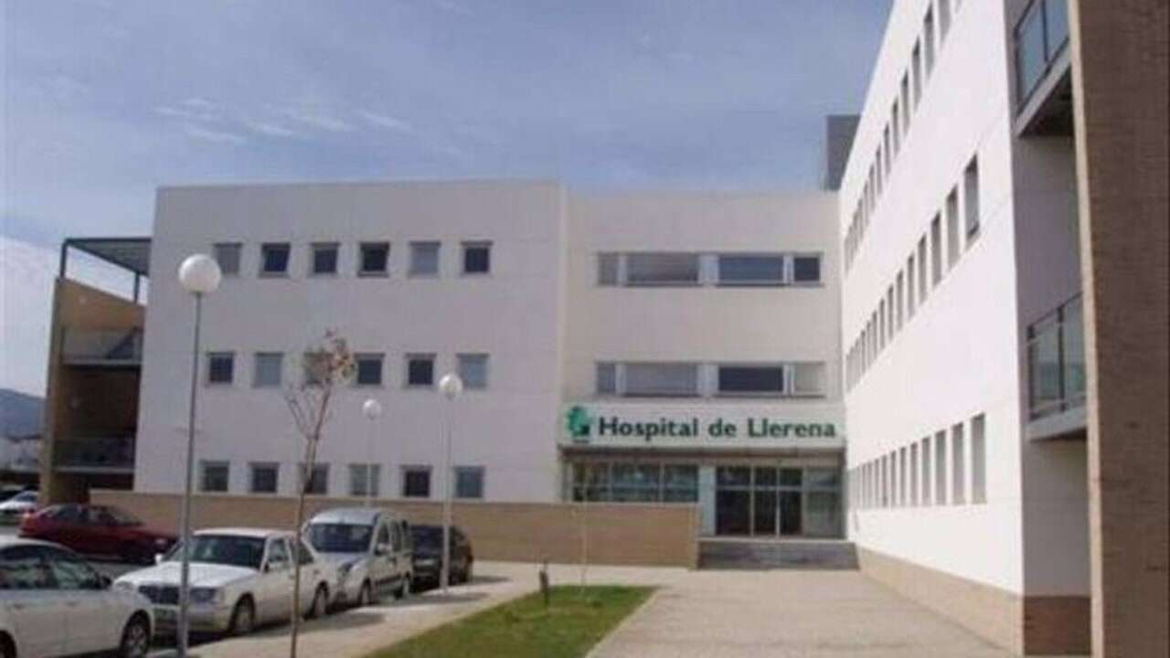 Muere una mujer de 44 años y cinco personas más resultan heridas tras colisionar dos coches cerca de Ahillones (Badajoz)