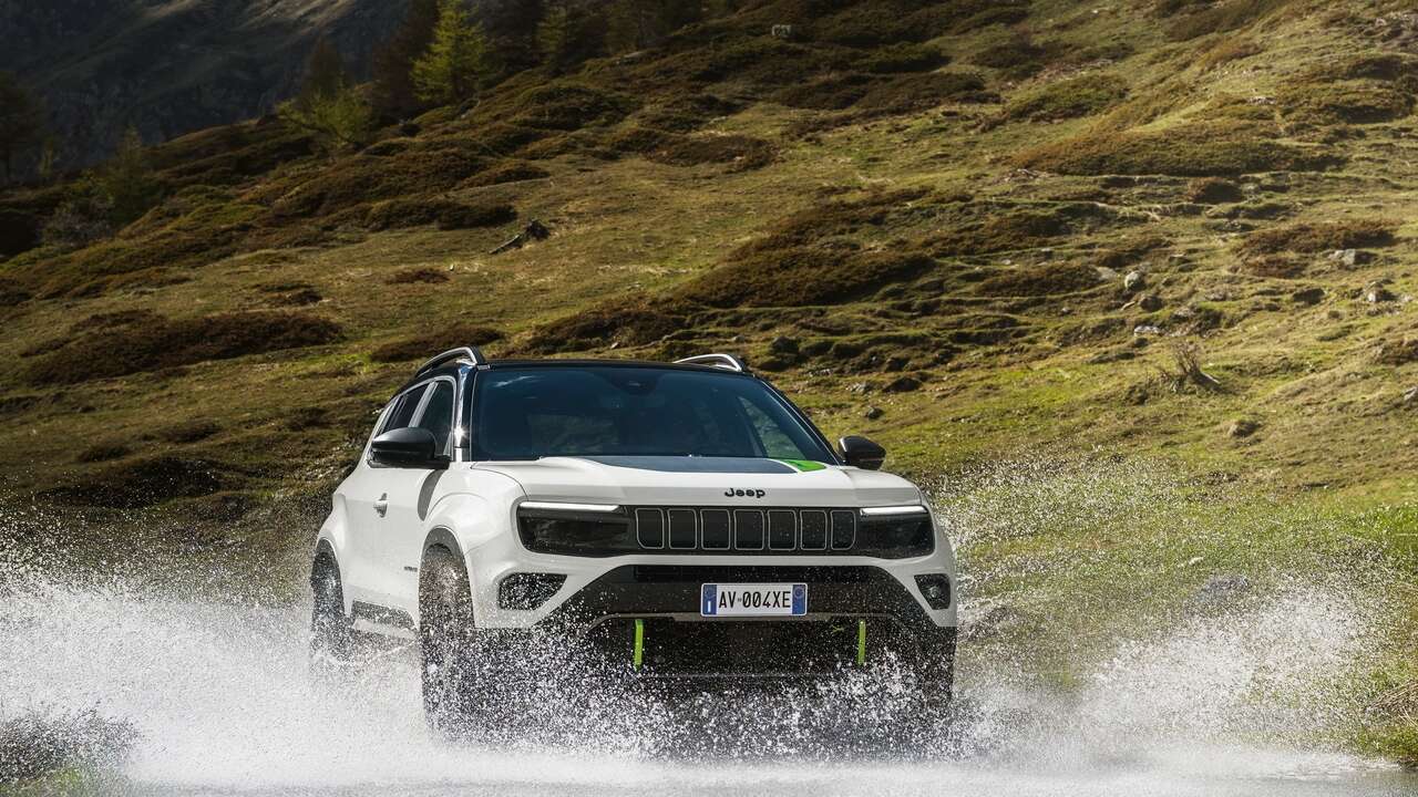 Jeep une electrificación y aventura en el nuevo Avenger 4xe