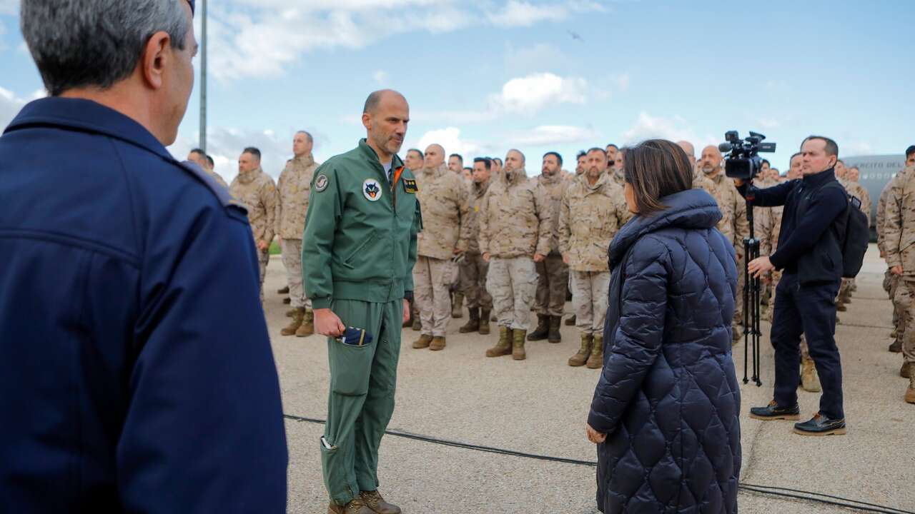 Así era el teniente coronel Estrada, fallecido al estrellarse su caza: un experto piloto condecorado con más de 2.358 horas de vuelo