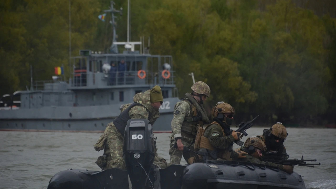 La infantería de Marina española dispara en el Mar Negro