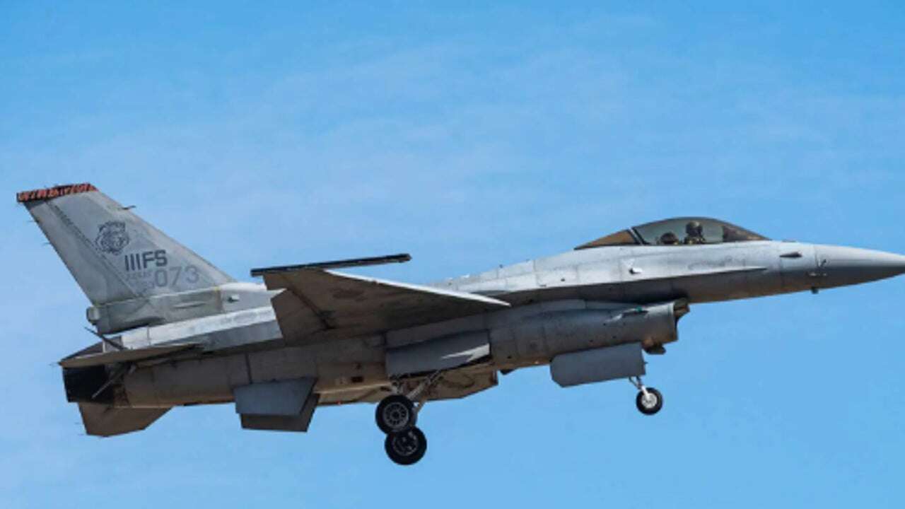 Un caza surcoreano KF-16 dispara por error 8 bombas MK-82 contra una aldea y hiere a ocho personas