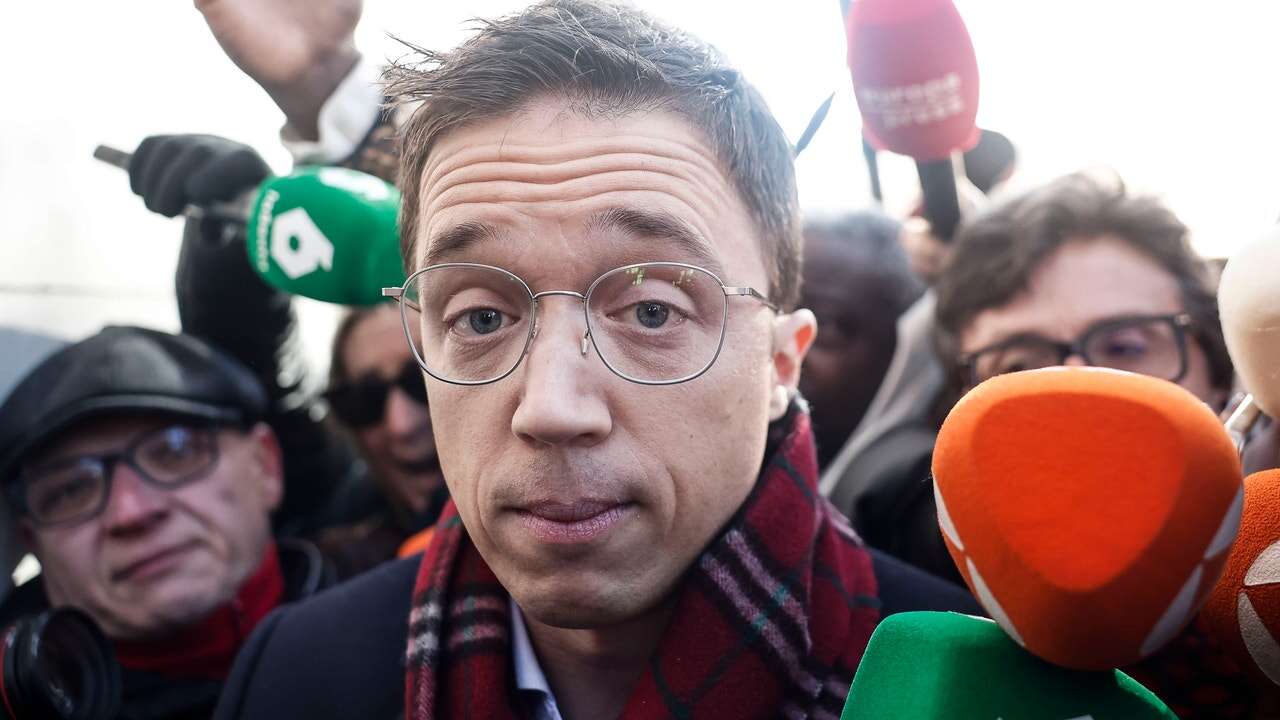 Errejón y Mouliaá se llevan la contraria: del mensaje sexual al tonteo, del cóctel al café