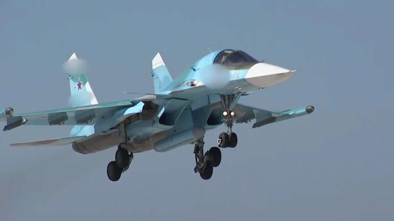 Un bombardero ruso Su-34 destruye un bastión ucraniano en Kursk con bombas planeadoras