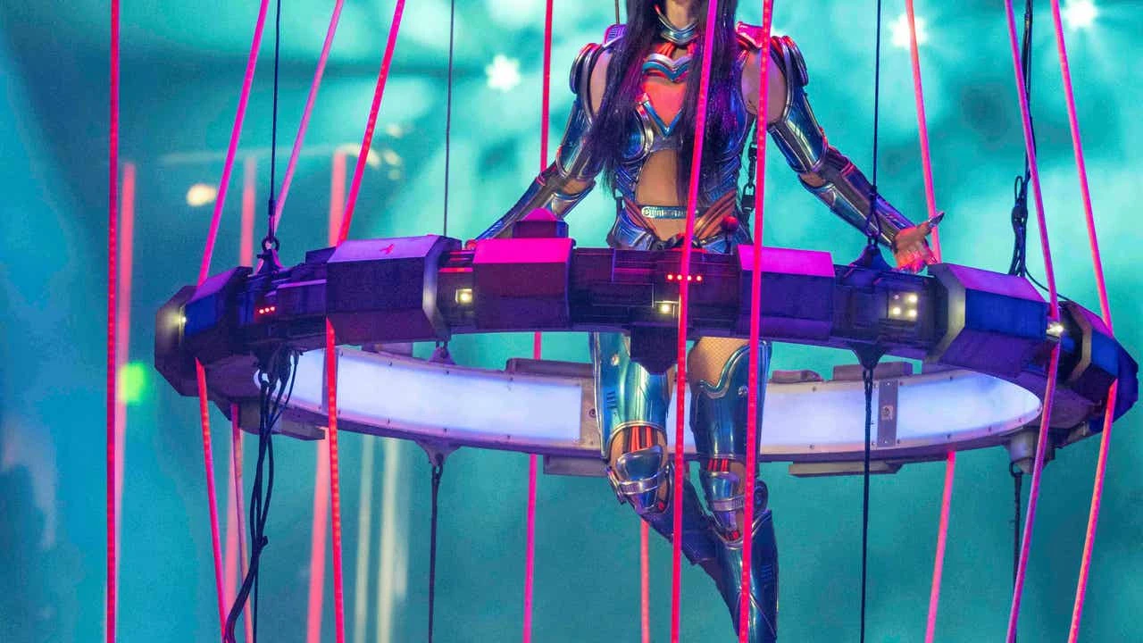 “Hora de parar”: Katy Perry se electrocuta en vivo y sus seguidores le piden que se retire