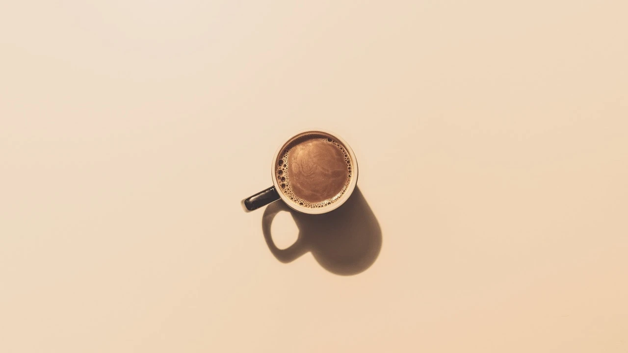 ¿No eres capaz de terminar todo el líquido de un vaso? No eres raro, hay una explicación científica