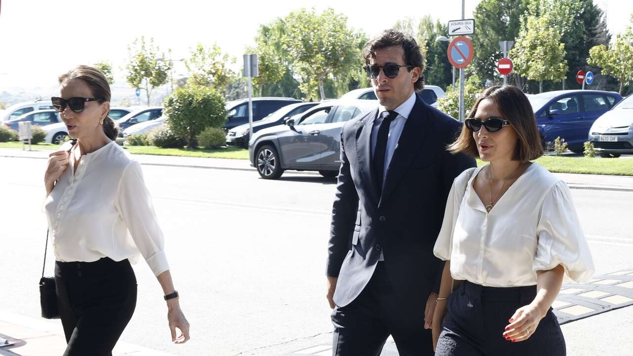 De Isabel Preysler, Tamara Falcó e Íñigo Onieva a Fran Rivera: familiares y amigos se despiden de Caritina Goyanes en Tres Cantos