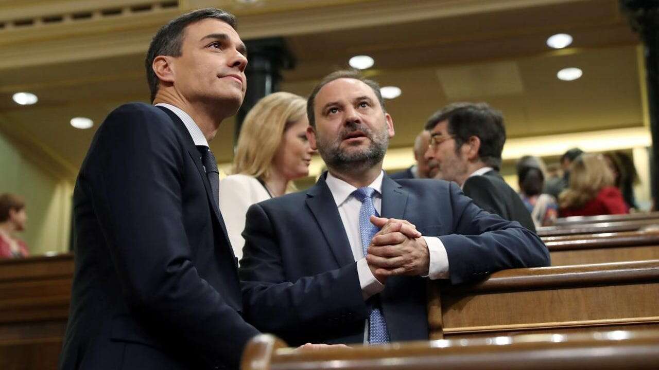 Ábalos tensiona al PSOE: «Él no se come esto solo»