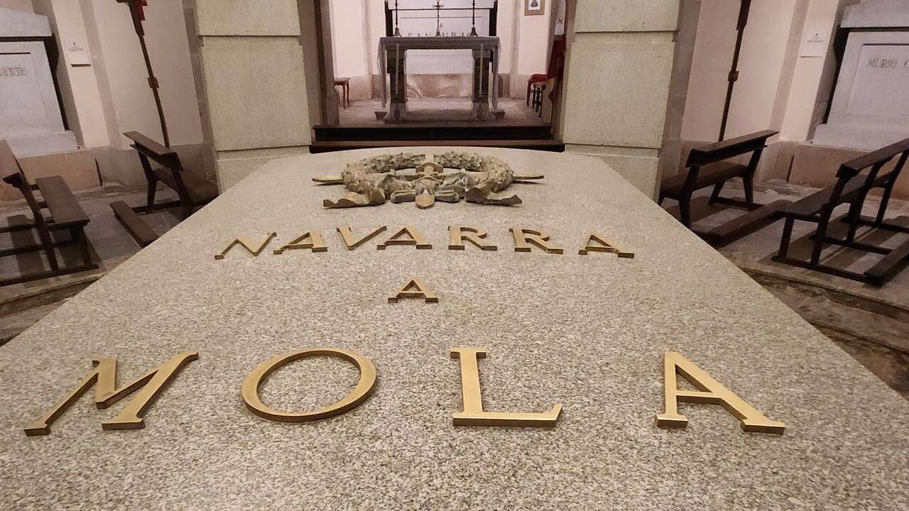 «La memoria de los muertos no se puede tocar»: triple frente en defensa del Monumento a los Caídos en Pamplona