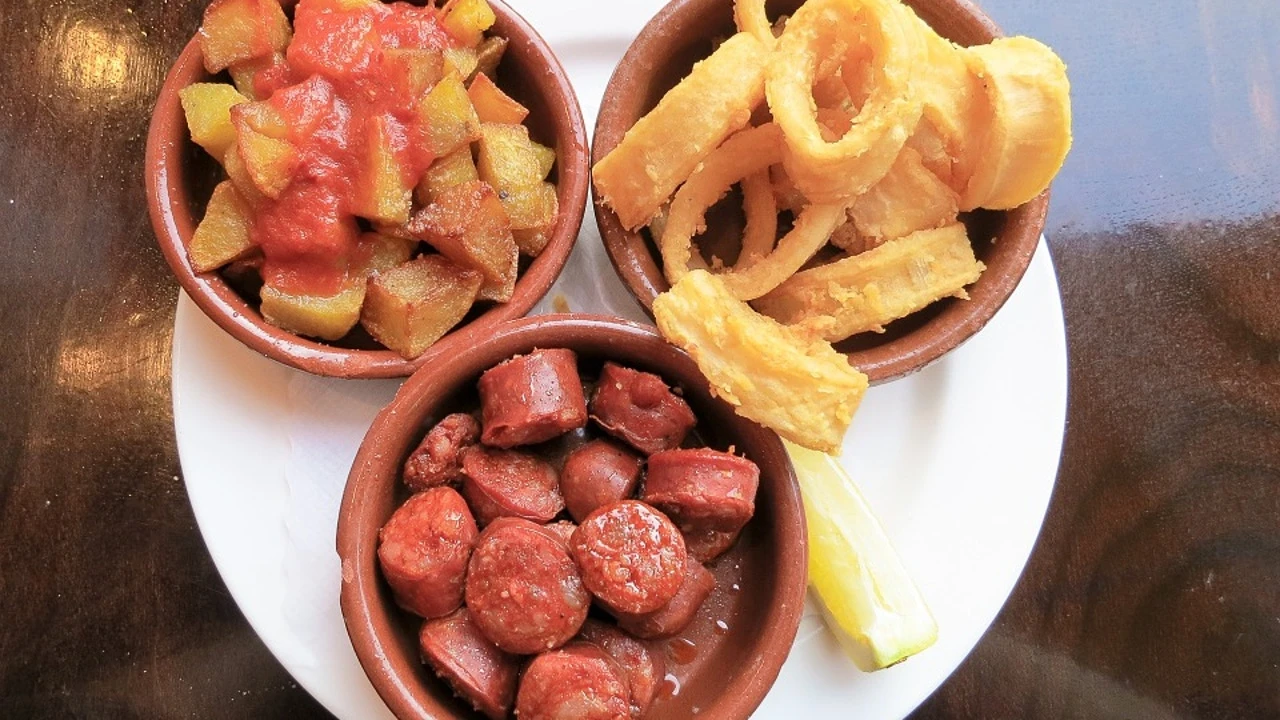 Olvídate del ‘el cliente siempre tiene la razón’: este bar te lanza 17 normas antes de la primera tapa