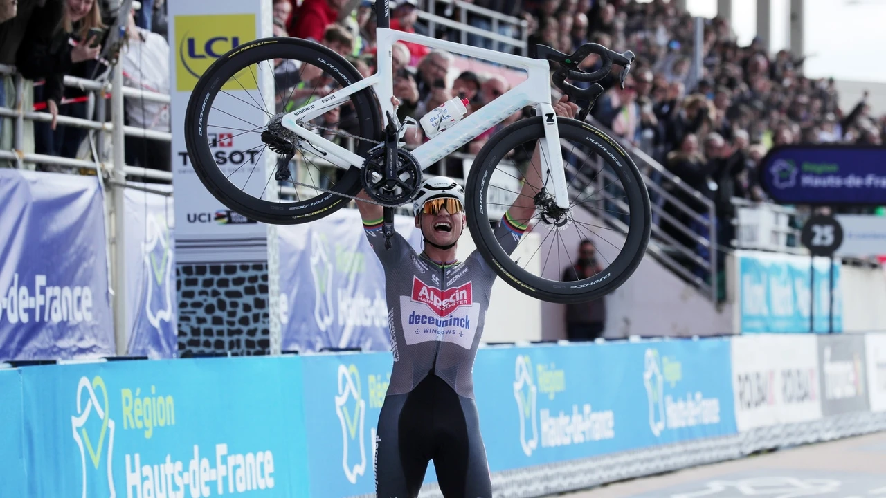 Van der Poel gana su tercera París-Roubaix consecutiva