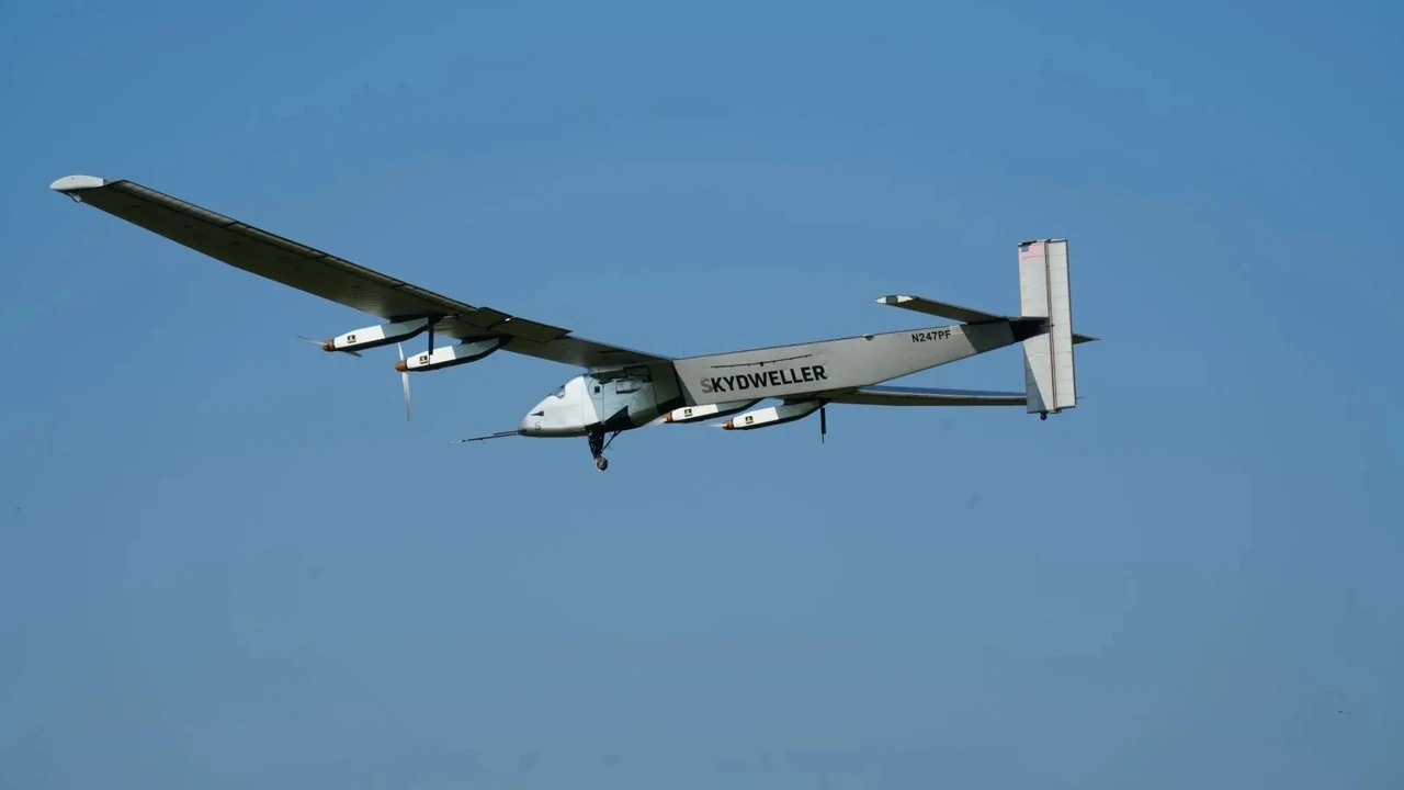 Boeing enseña su nuevo dron gigante: funciona con luz solar y podría tener aplicaciones militares