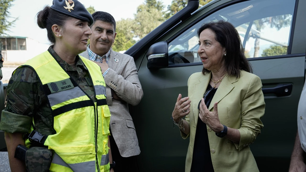 Robles promete que las Fuerzas Armadas estarán en Galicia 
