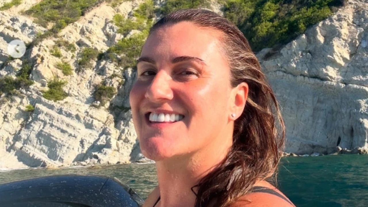 Carlota Corredera nos cuela en sus chapuzones en Alicante: presume de cuerpo y planes