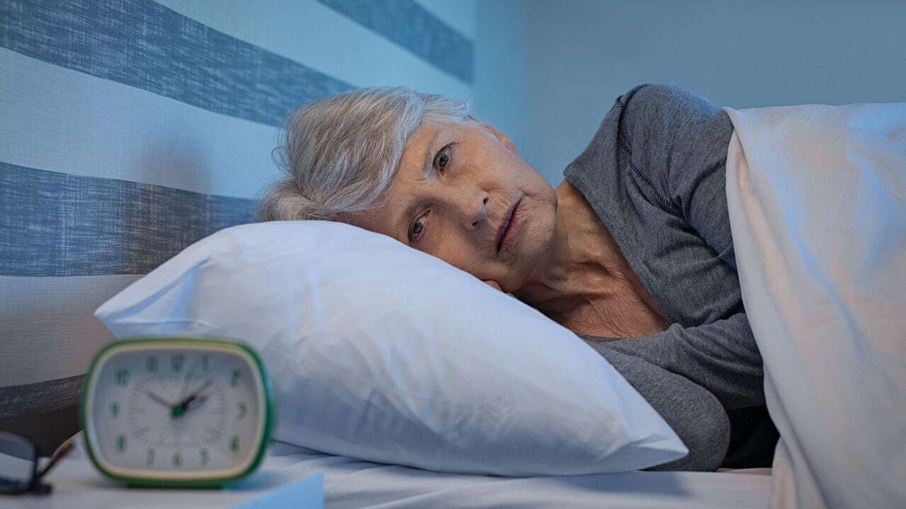 Soy ginecóloga y estos son mis consejos para dormir mejor durante la menopausia