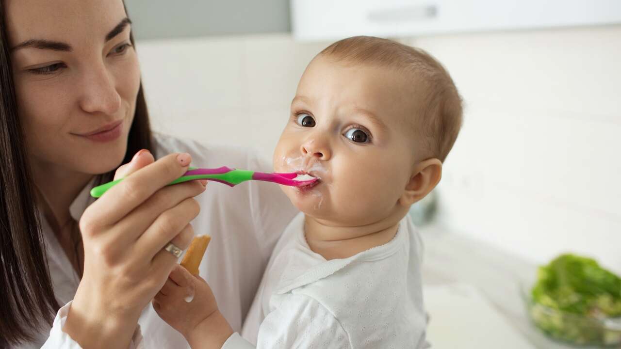 El alimento que nadie debe comer hasta cumplir 2 años de vida para mejorar su longevidad, según la ciencia