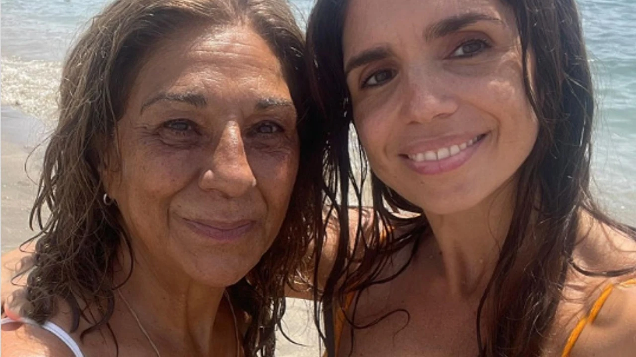 Lolita y Elena Furiase presumen de cuerpazo en bikini en un misterioso enclave