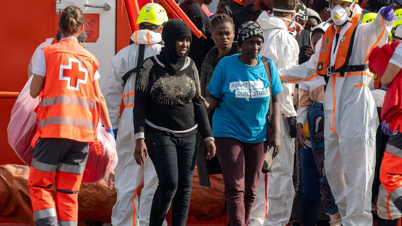 Rescatan a 478 migrantes en aguas próximas a Canarias en solo 24 horas