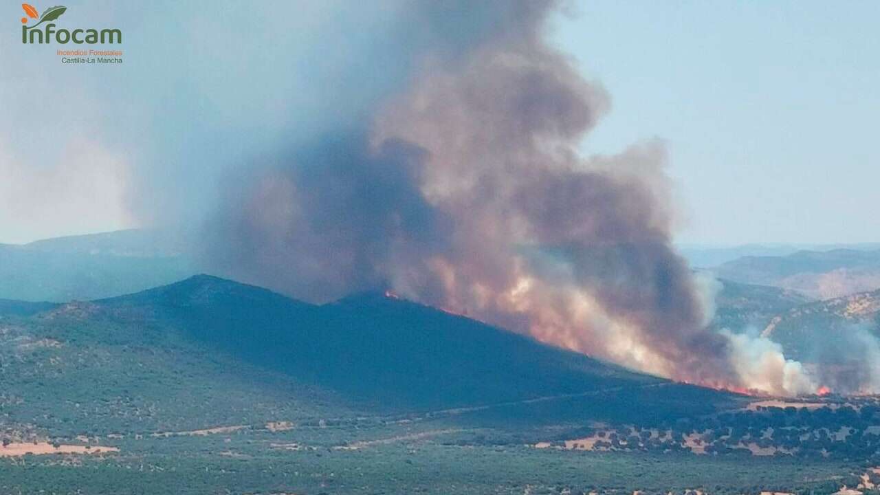 Las llamas arrasan con 600 hectáreas en Ciudad Real: El incendio sigue fuera de control