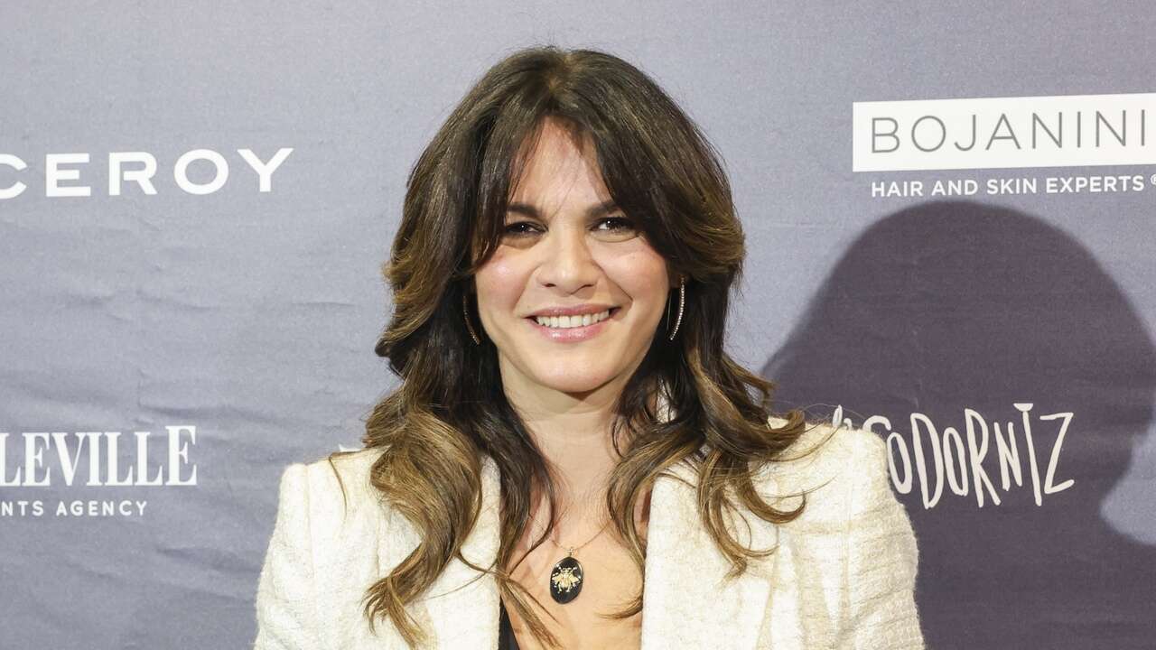 Fabiola Martínez apuesta por un traje blanco para la gala de la II edición de los Premios Dona2