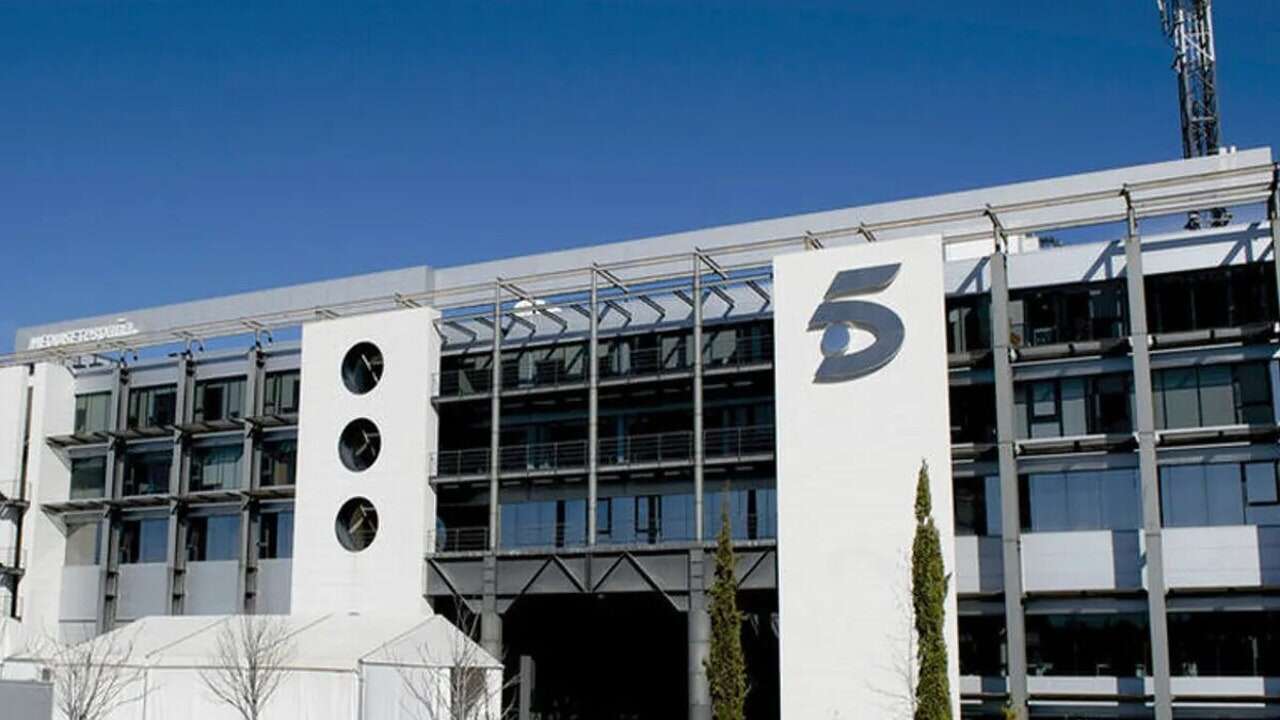 Nuevo revés para Mediaset España: Huelga indefinida de redactores y cámaras