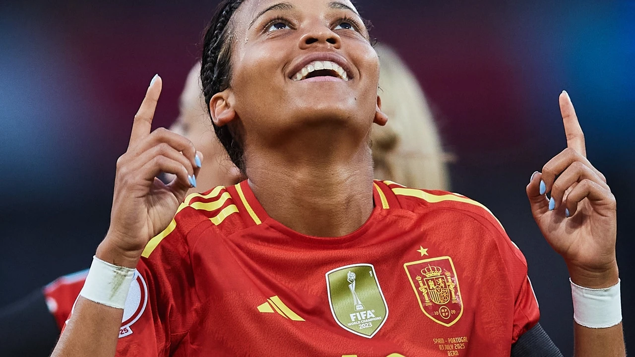 Vicky López, una futbolista muy creyente y aficionada al «dembow»