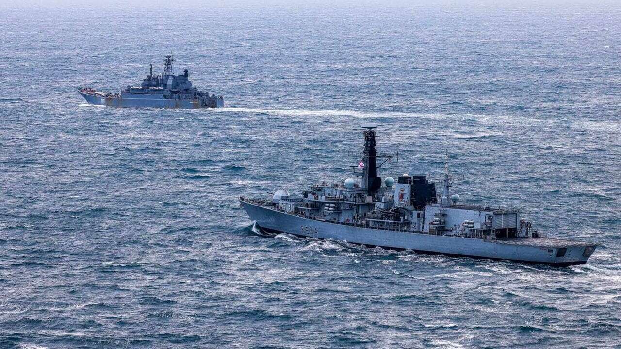 La Royal Navy se topa con seis barcos rusos en el Canal de la Mancha: “Sabemos lo que están haciendo y no dudaremos en tomar medidas”