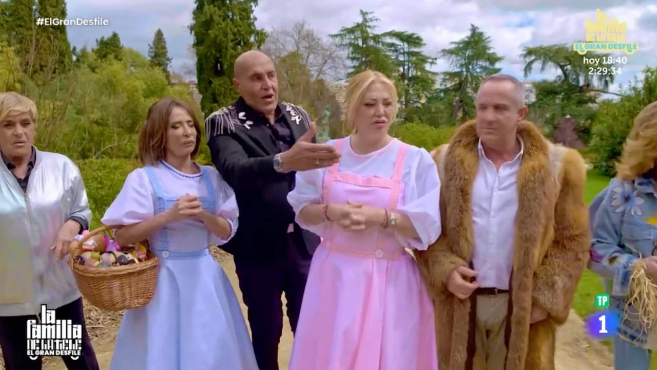 Rodeados de cámaras, entre risas y recibidos por Paula Vázquez: así ha sido la llegada del nuevo 'Sálvame' a RTVE