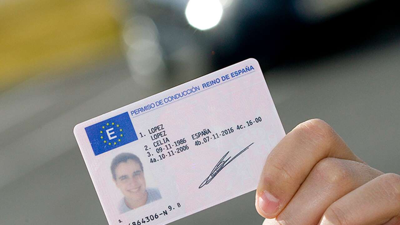 La DGT lo confirma: estos serán los conductores que tendrán renovación gratuita del carnet de conducir