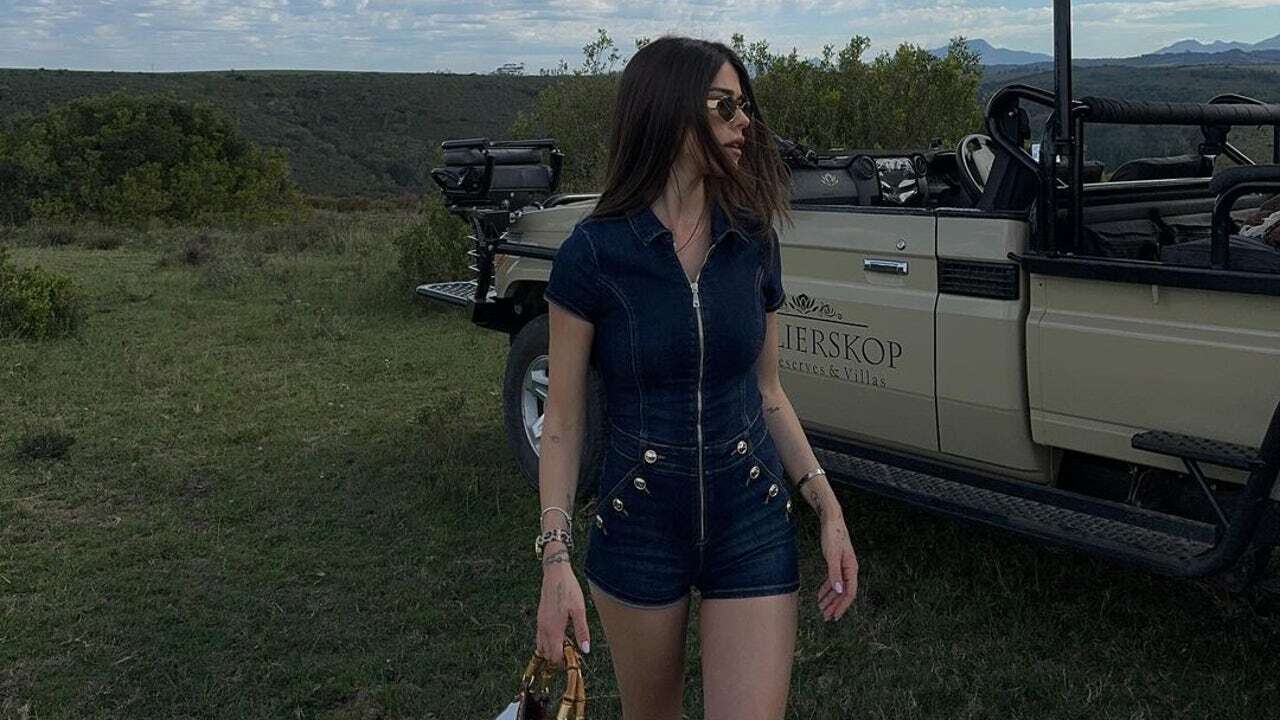 El look de safari más sexy de Violeta Mangriñán con mono vaquero (y botas) es el que nosotras vamos a llevar por la ciudad